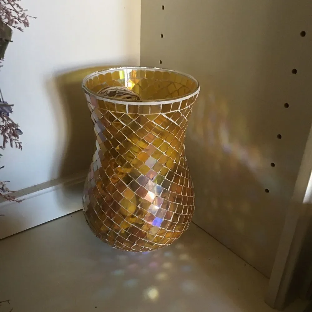YELLOW TILE Motif Vase!